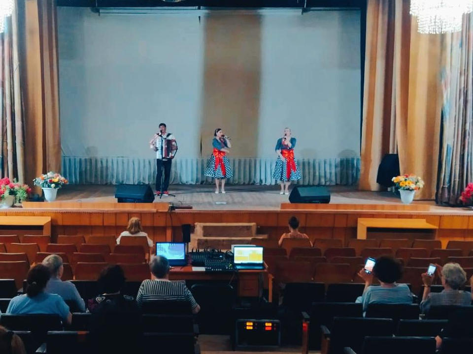 Ансамбль «Горница» выступил в Березовой роще Ансамбль «Горница» выступил в Березовой роще